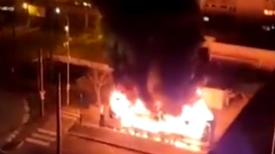 Bus TCL et véhicules incendiés, mât de caméra endommagé : de nouvelles violences urbaines à Rillieux-la-Pape