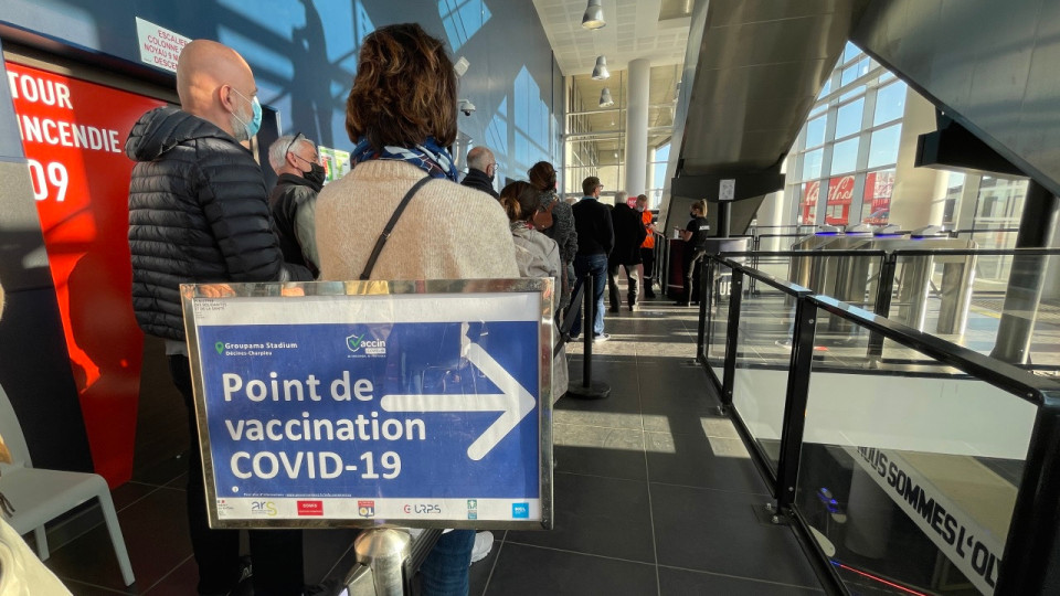 A 22 ans et non prioritaire, comment je me suis fait vacciner sans problème contre le Covid-19 au Groupama Stadium