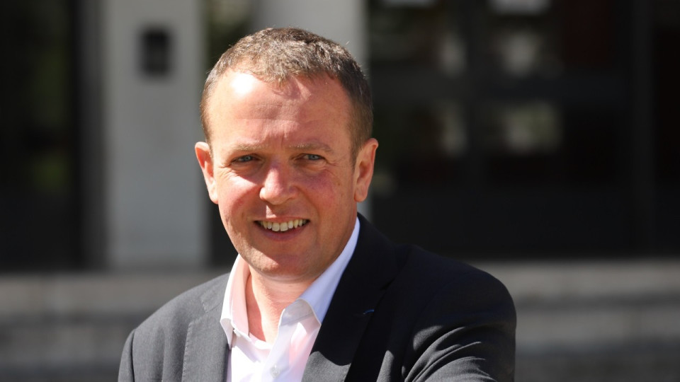 Cédric Van Styvendael et huit autres maires écologistes et socialistes préconisent des "emplois verts" pour lutter contre le chômage