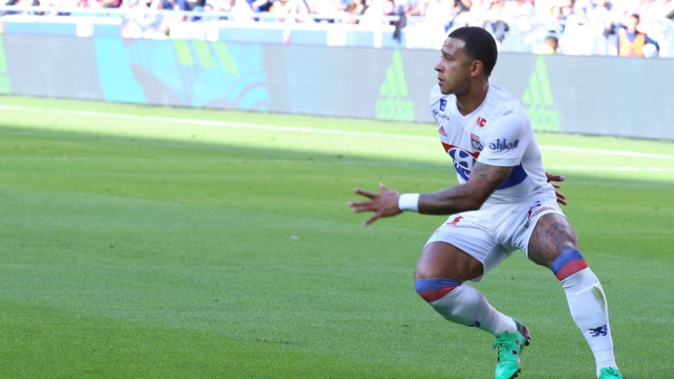 Ligue 1 : l’OL s’impose contre Angers et reste au contact du trio de tête (3-0)