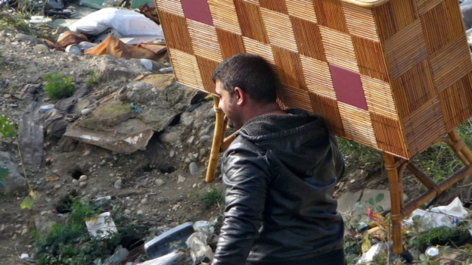 Pr&egrave;s de Lyon : un Roumain interpell&eacute; apr&egrave;s avoir mendi&eacute; avec sa fille de 2 ans