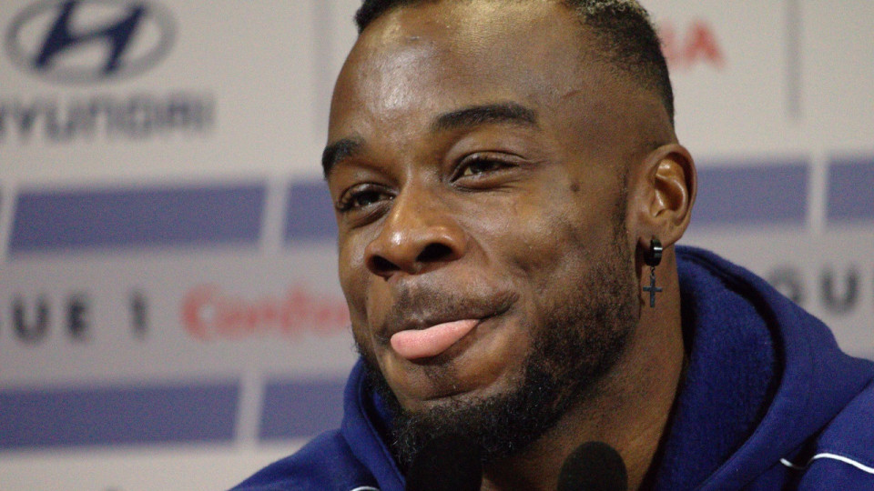 Maxwel Cornet (OL) et ses fesses piègent les abonnés de sa compagne