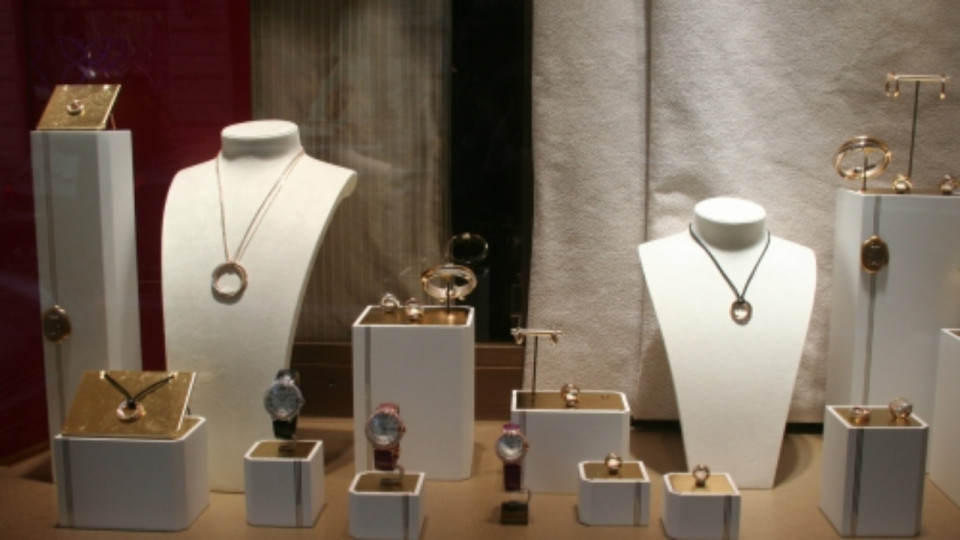 Pr&egrave;s de Lyon : il laisse sa fen&ecirc;tre ouverte, les voleurs mettent la main sur 1300 euros de bijoux