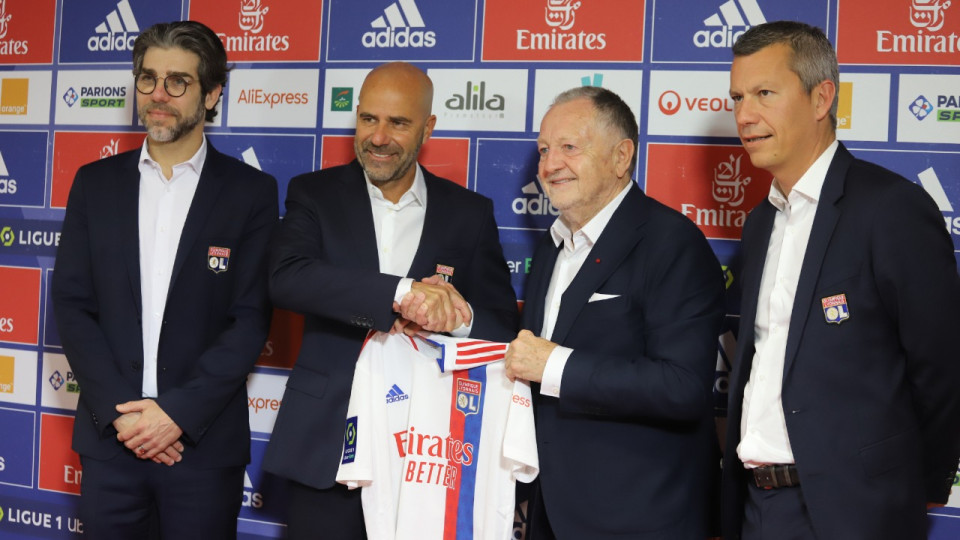 Arrivée de Peter Bosz à Lyon : "On joue pour les supporters", assure le nouveau coach de l'OL