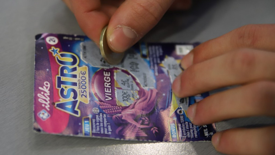 Deux jeunes dévalisent les jeux à gratter d'un bureau de tabac à Lyon