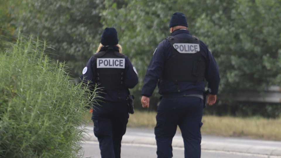 Bron : il donne un coup de tête à un policier et lui casse le nez
