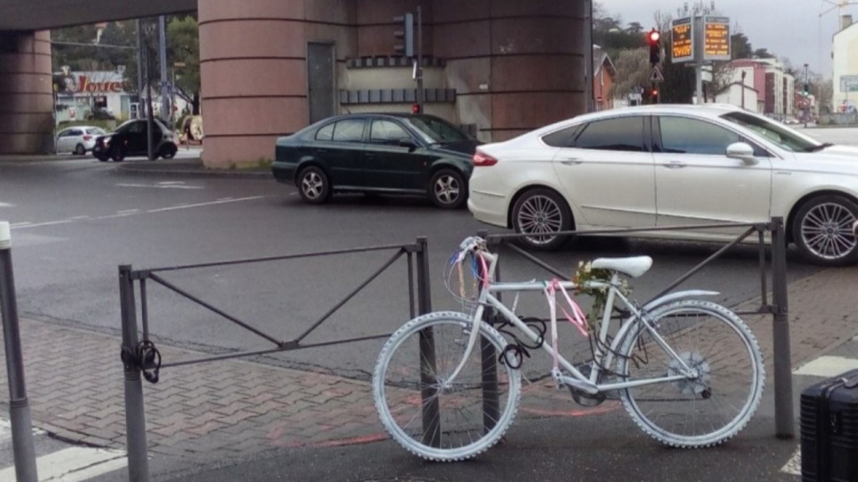 Cycliste tué en 2019 à Caluire : la Ville à Vélo manifeste pour sécuriser le carrefour Saint-Clair