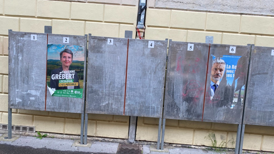 Régionales à Lyon : Pierre Oliver dénonce les dégradations des affiches de Wauquiez, le clan Grébert l'accuse de calomnie