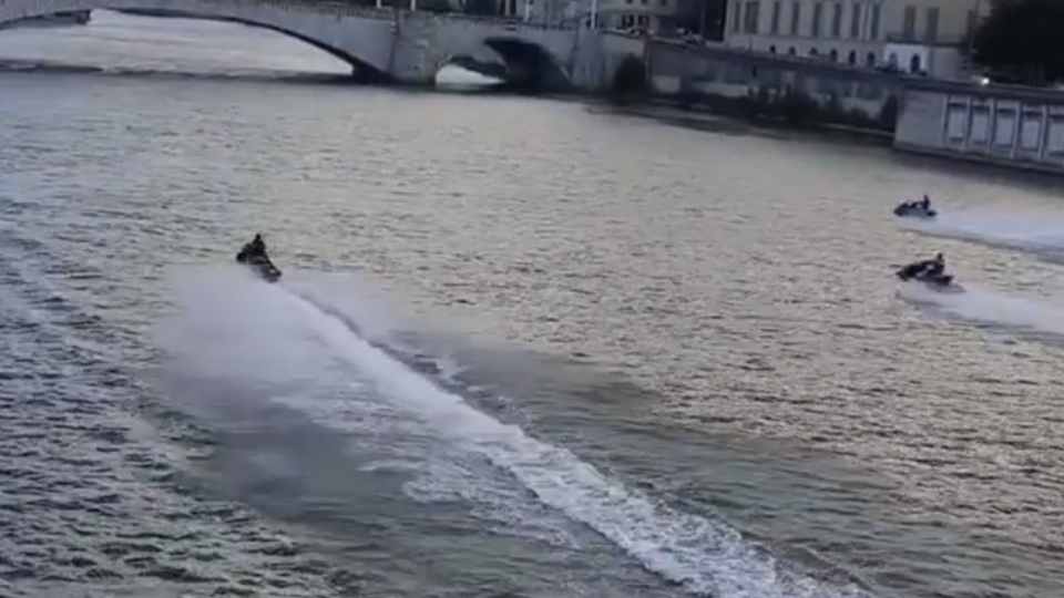 Lyon : et maintenant, place au rodéo fluvial en jet-ski en centre-ville !