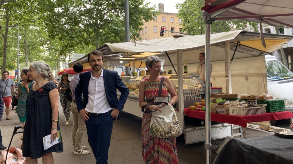 Régionales : Fabienne Grébert, Grégory Doucet et Yannick Jadot au marché de la Croix Rousse