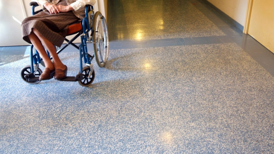 Lyon : ils imitaient les signatures de personnes âgées pour souscrire à des contrats d’énergie