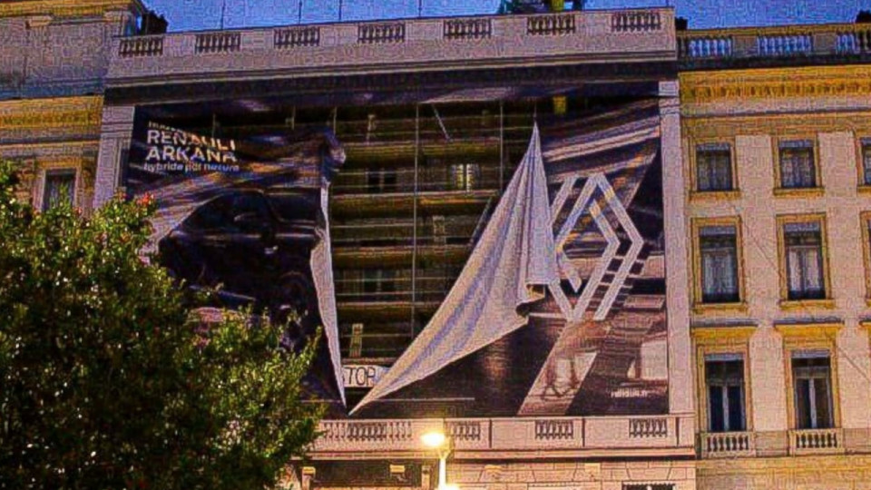 Lyon : la société qui gère les bâches publicitaires dégradées porte plainte et interpelle Grégory Doucet