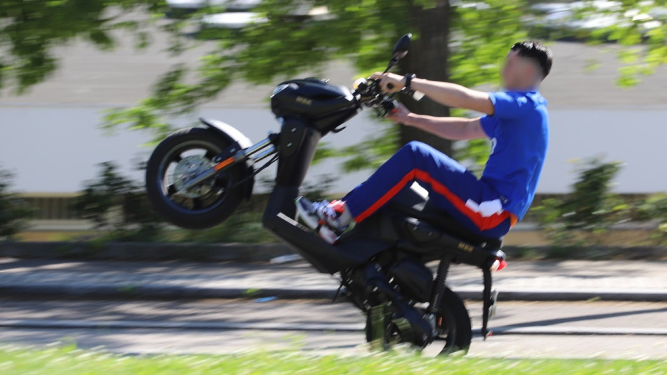 Decines-Charpieu : un adolescent arrêté suite à un rodéo urbain sur la voie piétonne