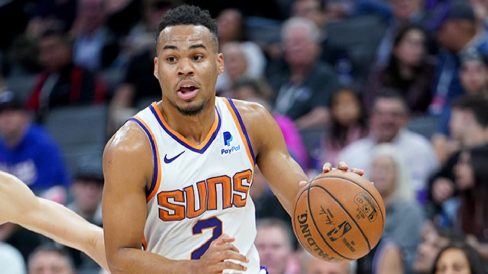 Elie Okobo signe à l'ASVEL