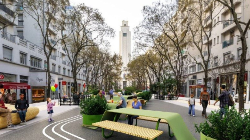 Villeurbanne : des jardinières installées avenue Henri-Barbusse avant l'arrivée des bancs
