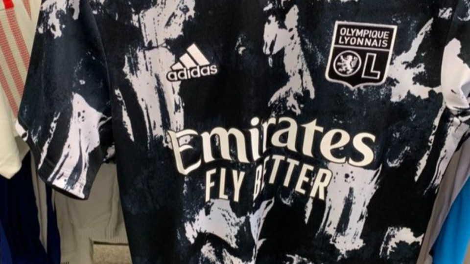 Le maillot third de l'OL a fuité sur les réseaux sociaux
