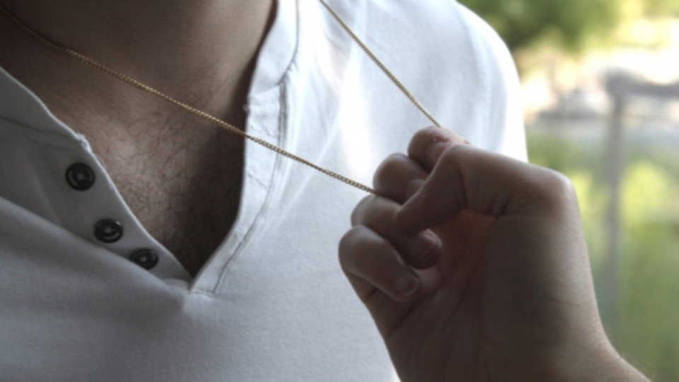 Lyon : il fait semblant de demander un renseignement et lui arrache son collier