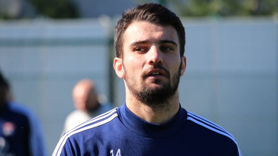 OL : Peter Bosz nomme Léo Dubois comme capitaine ?