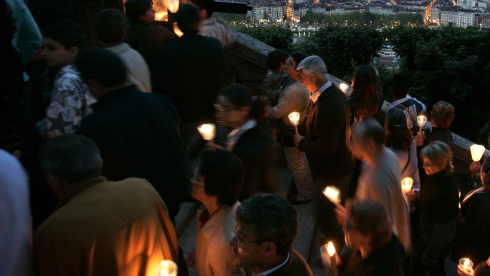 Lyon : 200 personnes ont gravi la colline de Fourvière pour l’Assomption