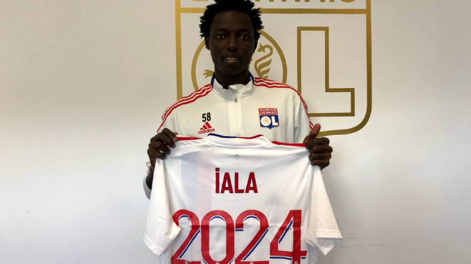 Le jeune Célestino Iala signe un contrat professionnel avec l'OL