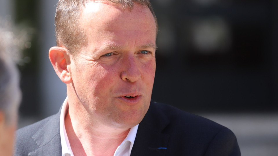 Le maire de Villeurbanne reprend de volée Marlène Schiappa sur l'accueil des réfugiés afghans