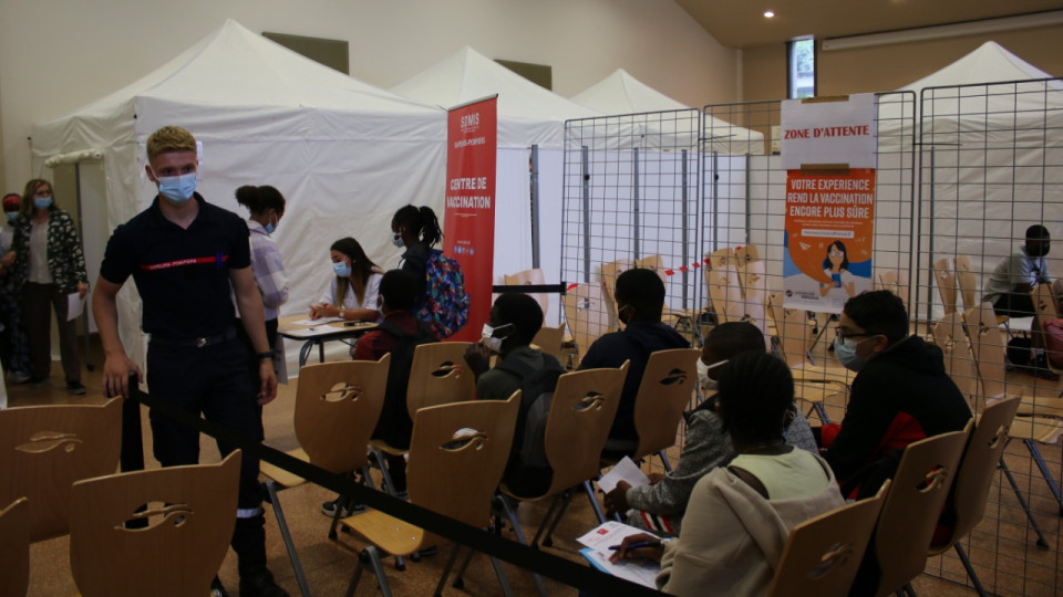 A Vénissieux, un centre de vaccination au cœur du lycée Jacques-Brel