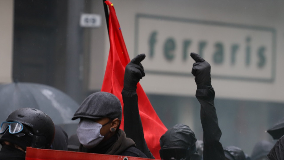 Lyon : un membre de l'ultragauche interpellé après une expédition punitive dans le cortège d'une manif anti-vaccin