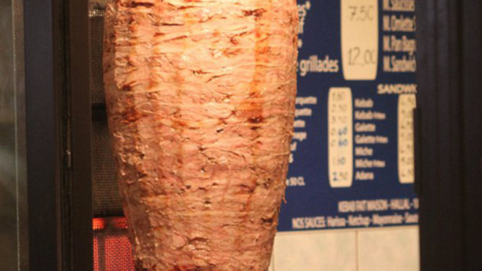 Près de Lyon : il se fait tirer dessus dans les toilettes d'un kebab