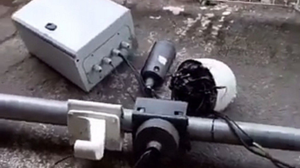 Bron : ils scient le mât d'une caméra de surveillance à l’aide d’une disqueuse