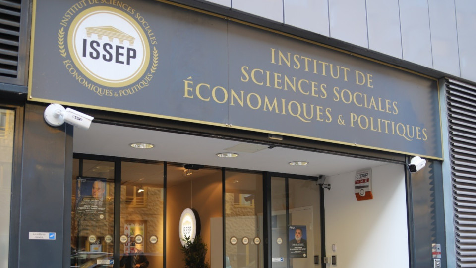 Elle dit avoir été violée par un identitaire et porte plainte contre la direction de l'ISSEP Lyon