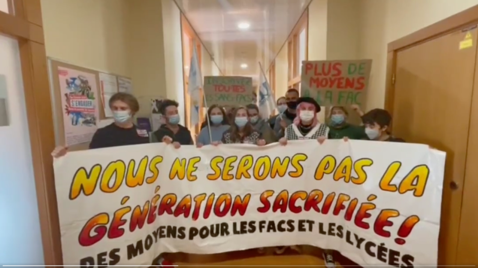 Manque de places en Master : les bureaux de la présidence de Lyon 2 envahis par des étudiants