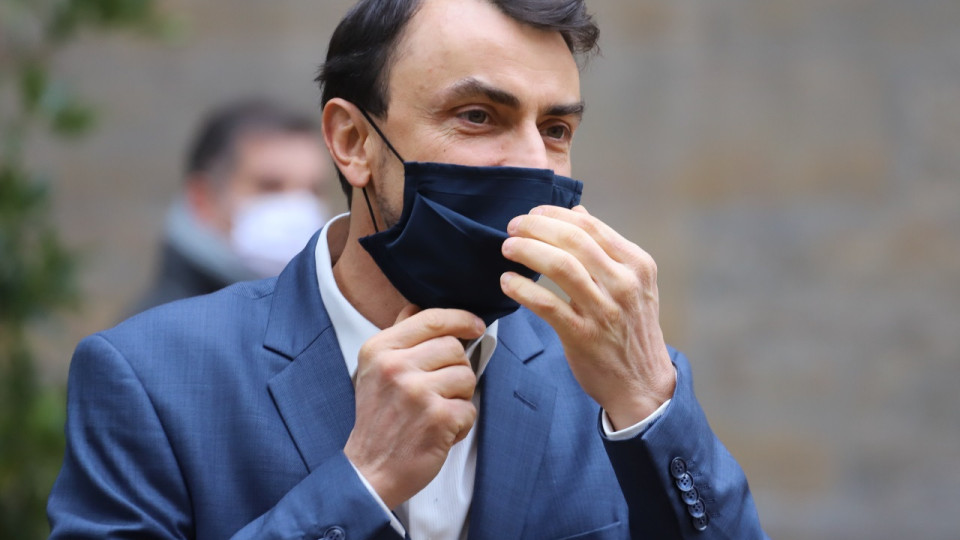 Pour le maire de Lyon, Emmanuel Macron "ne tire aucune leçon des grandes crises que nous vivons"