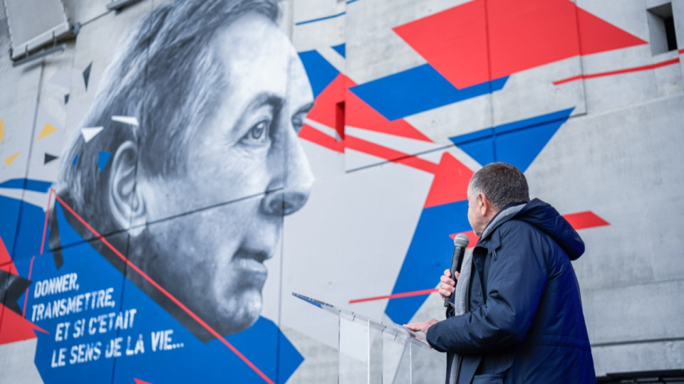L'OL inaugure la fresque et le terrain d'honneur en hommage à Gérard Houllier