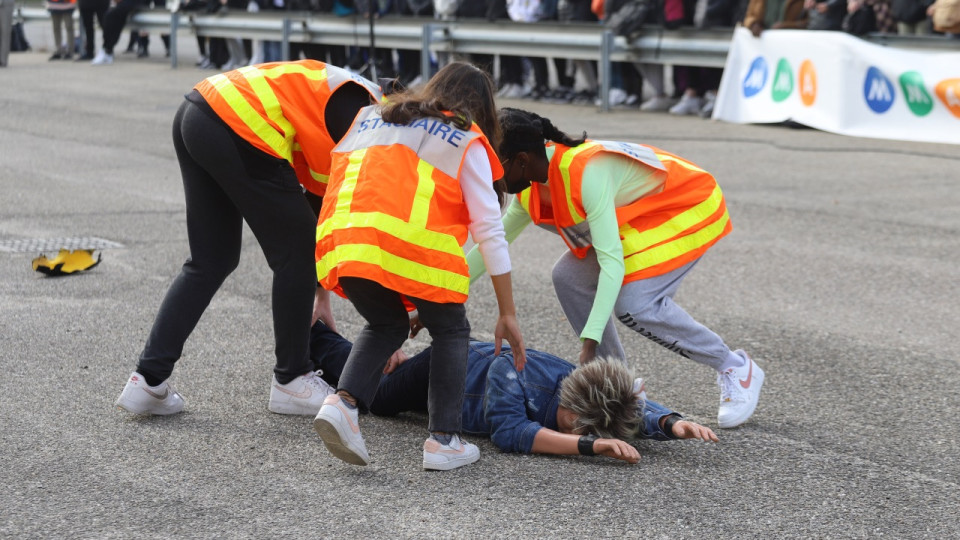 Prévention : un scooter renversé par une voiture devant près de 200 lycéens à Lyon