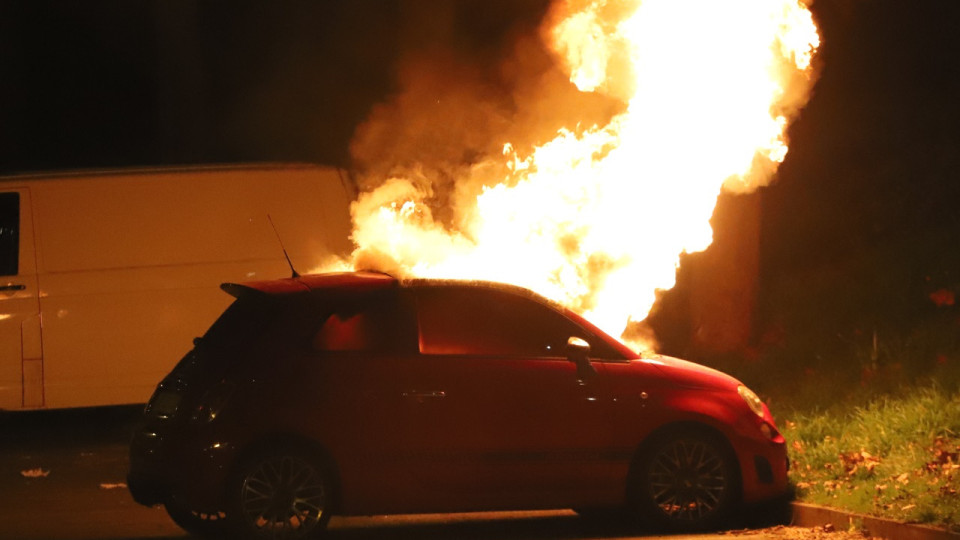 Pr&egrave;s de Lyon : des voitures retrouv&eacute;es incendi&eacute;es