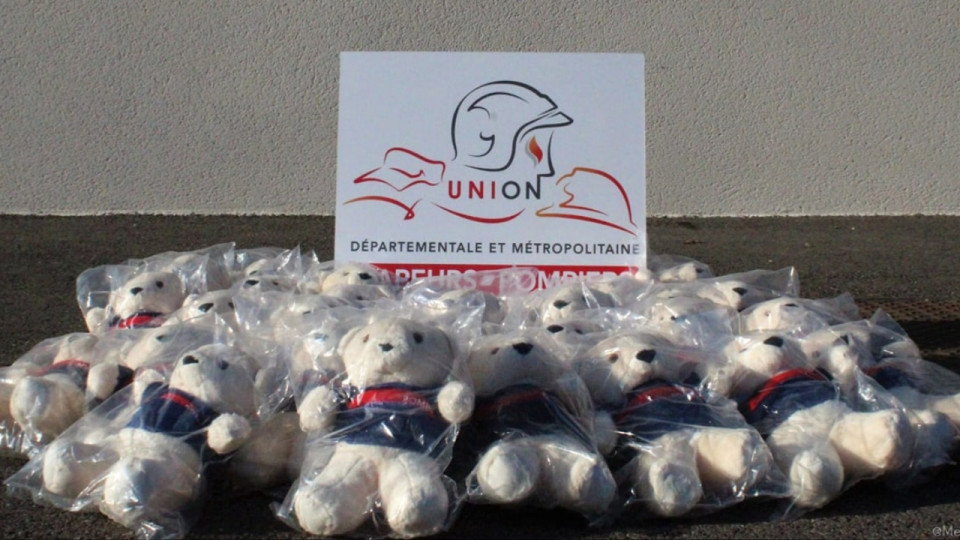 Des dizaines de peluches à l'effigie des pompiers dérobées près de Lyon