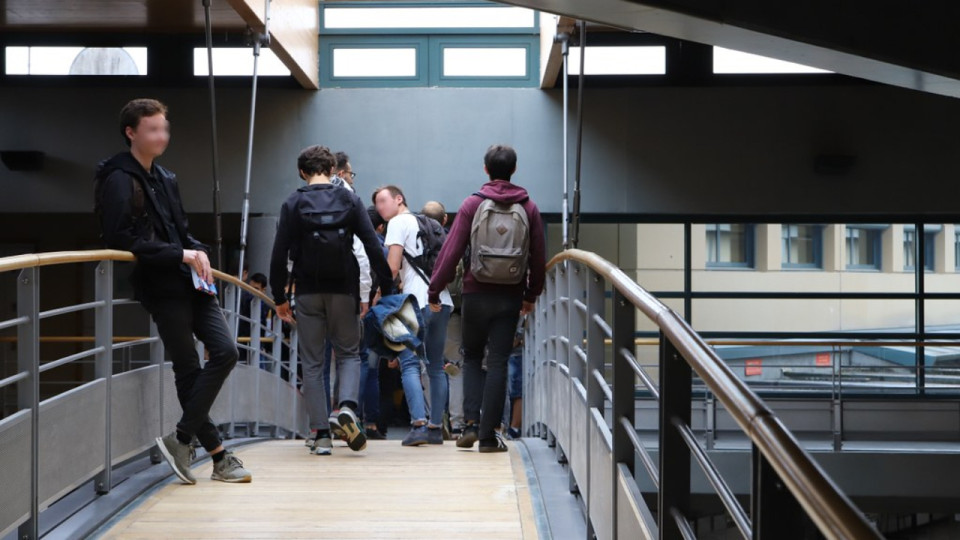 Académie de Lyon : 45% de grévistes dans les collèges et les lycées selon les syndicats, plus de 21% selon le ministère