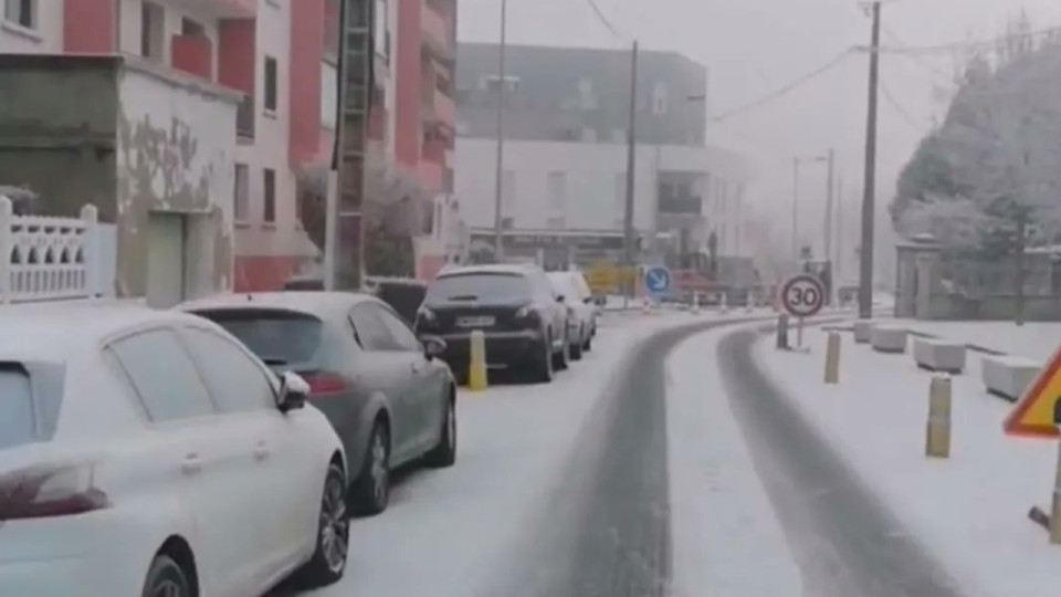 Météo : de la neige industrielle liée à la pollution tombée près de Lyon
