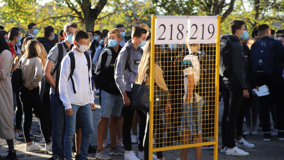 Covid-19 : près de 1000 classes fermées dans l’académie de Lyon, le nombre de cas chez les élèves explose