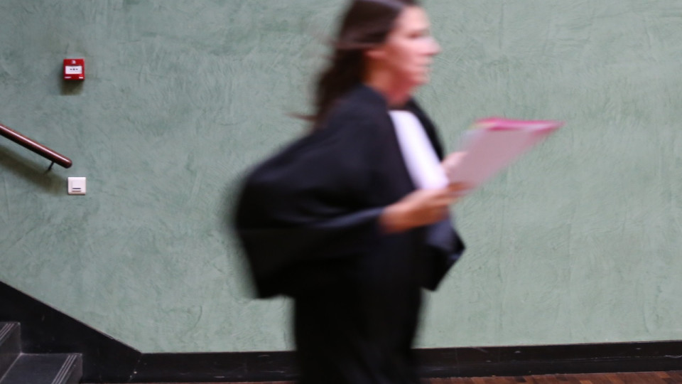 Pr&egrave;s de Lyon : la mamie cr&egrave;ve le pneu de sa voisine mal gar&eacute;e