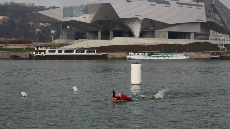 Ils vont traverser Lyon à la nage avec des palmes ce dimanche !