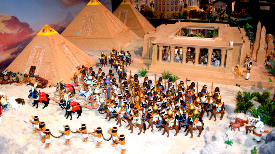 MiniWorld Lyon met en scène des milliers de Playmobil dans des décors de rêve