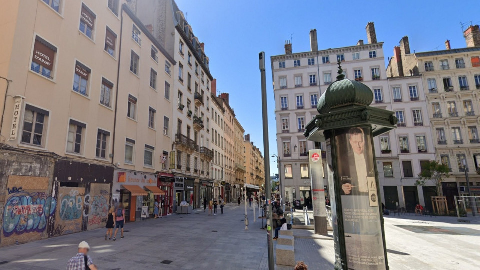 Lyon : un adolescent grièvement blessé par balle à son domicile de la rue Victor-Hugo