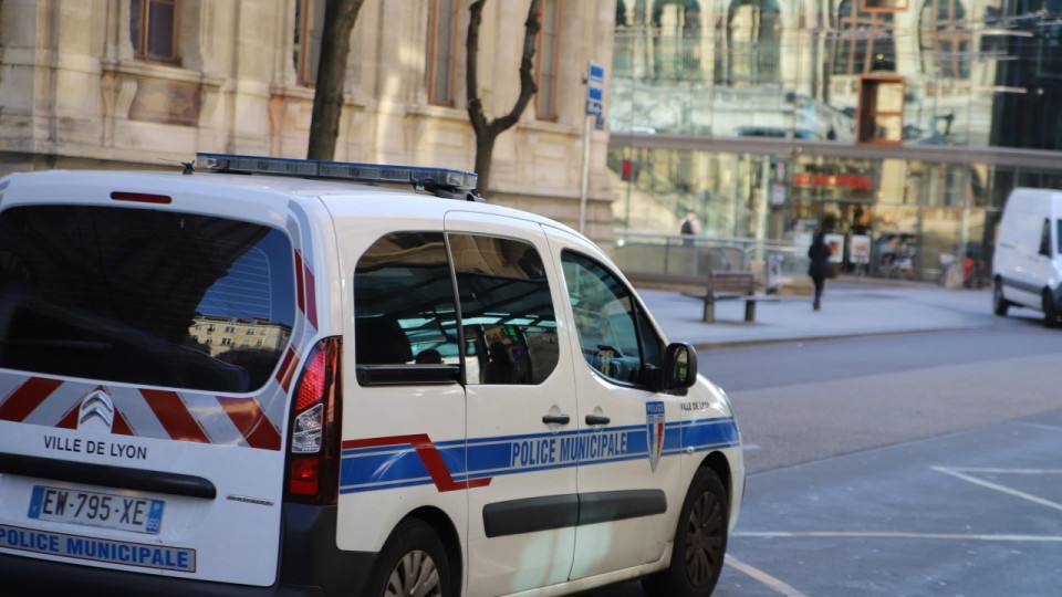 Lyon : verbalisés alors qu’ils faisaient semblant de mettre des mains aux fesses pour les réseaux sociaux