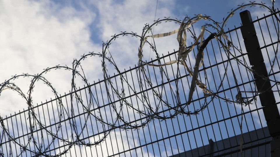 Dans la région : il s’évade de prison à l’aide d’une corde fabriquée avec des draps