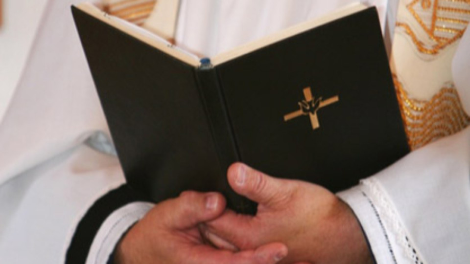 P&eacute;dophilie dans l'Eglise : 48 t&eacute;moignages de victimes du p&egrave;re Louis Ribes recueillis par les dioc&egrave;ses de Lyon, Grenoble et St Etienne