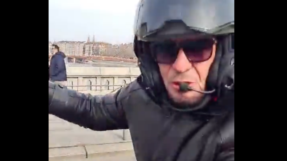 Vexé de se faire doubler par une trottinette, Bassem insulte les écologistes : "Ils ont détruit Lyon"