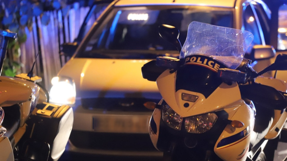 Villeurbanne : une douzaine d’impacts de balles retrouvés dans un hall d’immeuble