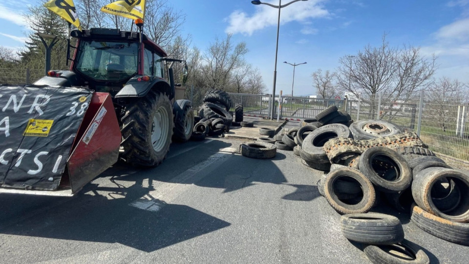 Prix des carburants : fin du blocage de la raffinerie de Feyzin, les agriculteurs et automobilistes en colère lèvent le camp