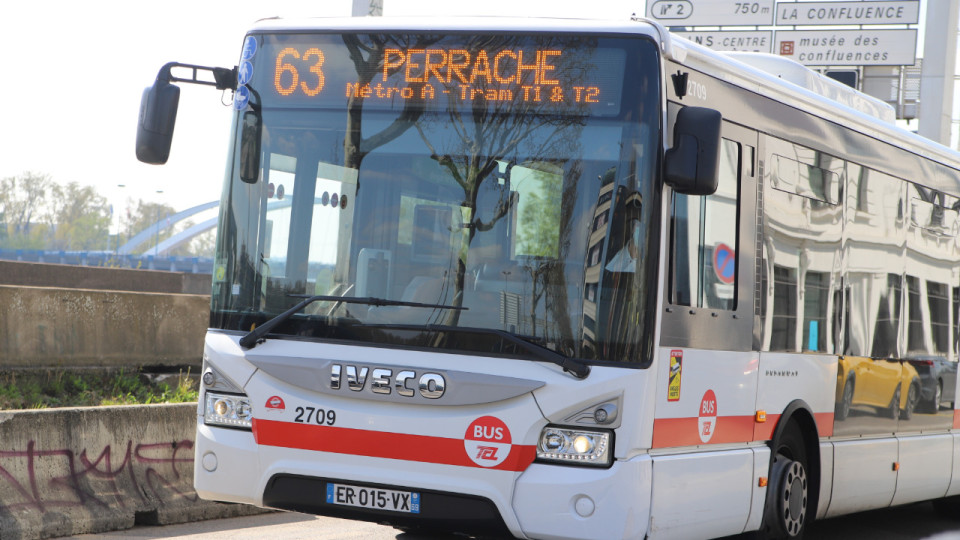 Deux frères interpellés après l'agression d'un chauffeur de bus près de Lyon